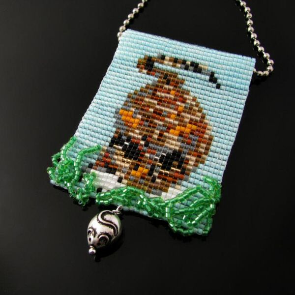 Bead loomed pendant Lurking Cat by Cat's Wire/Heathercats collaboration