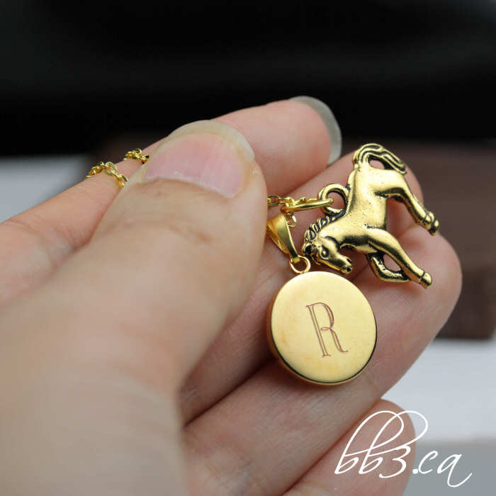 Horse lovers necklace from the animal/nature themed collection - now in gold