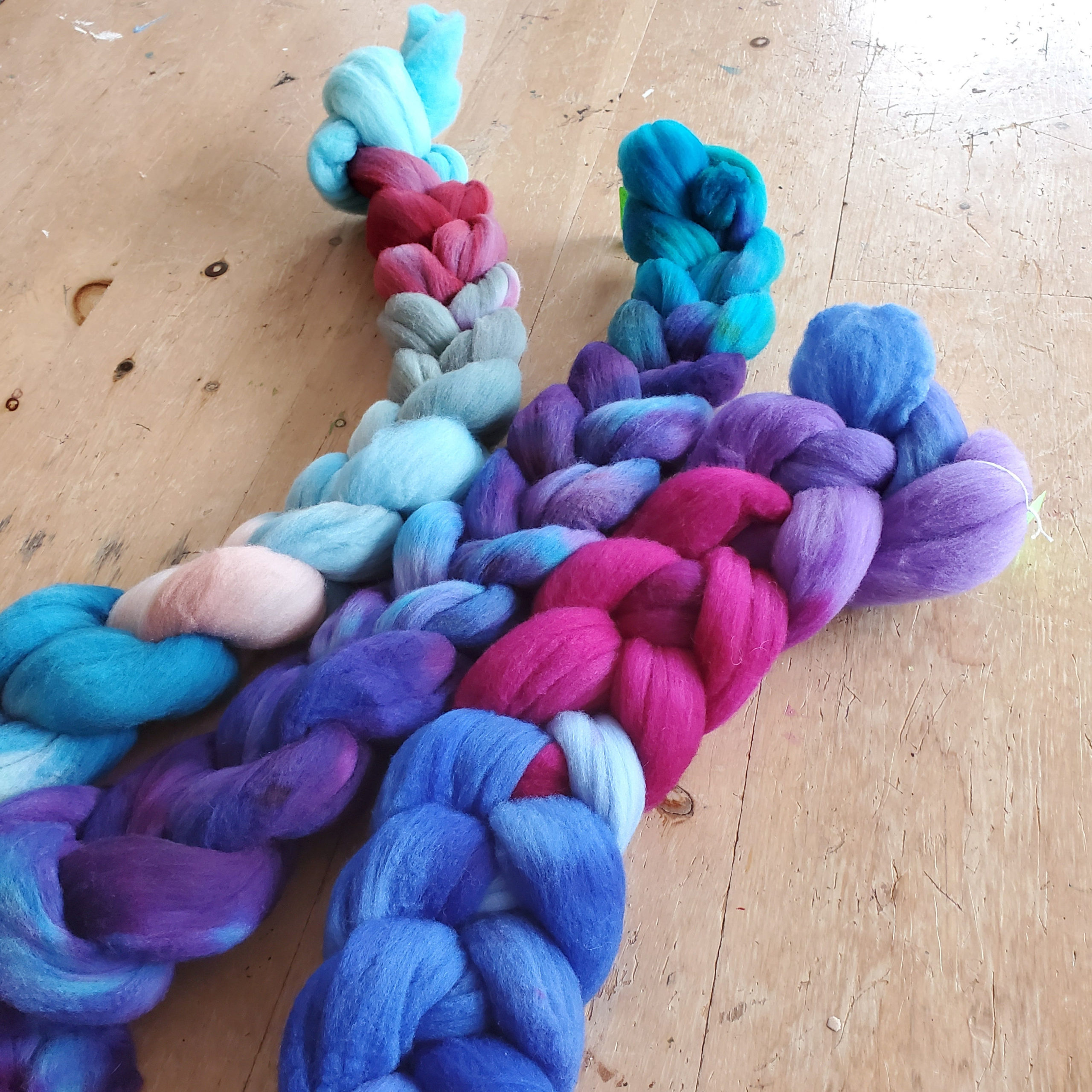 hand dyed braids of merino top